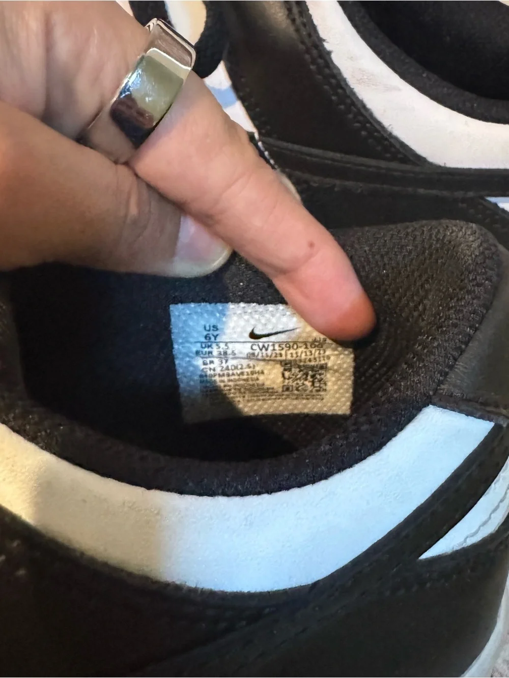 Nike Dunk Low Black & White US 6Y